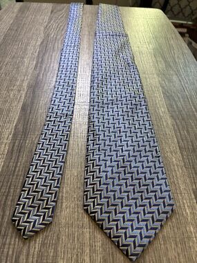 Geoffrey Beene Blue and Silver Chevron Silk Tie